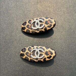 NIB LA Collection/Parfums CHANEL Leopard Pattern MiniHair Clips with Silver Logo